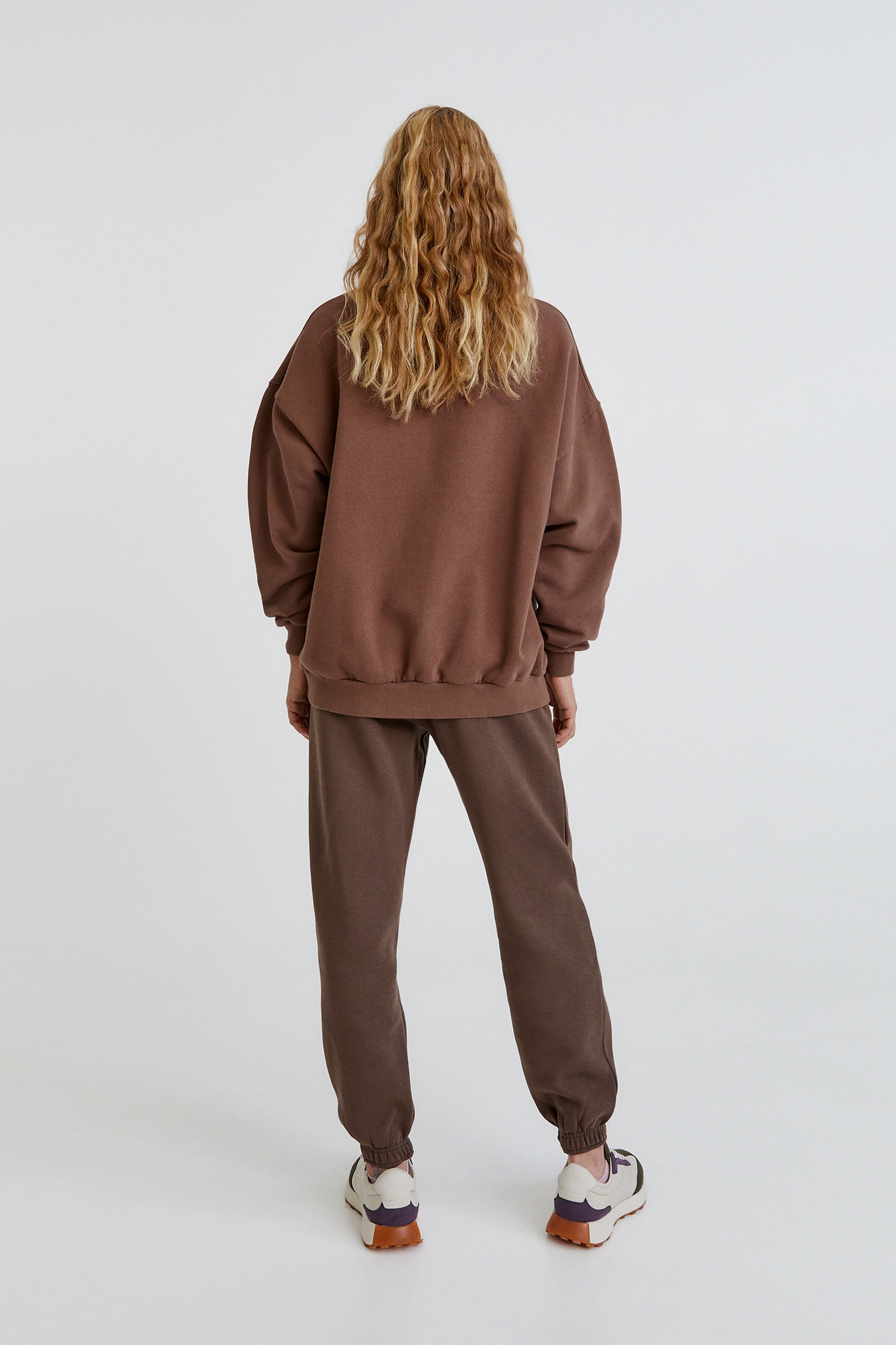 Brown Mountain Graphic Sweatshirt - Imagen 2
